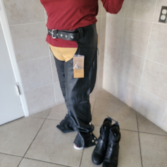 Black Leather Riding Chaps - Picture 4 of 12